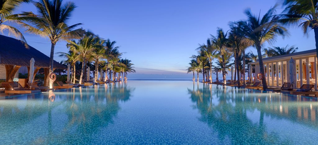 Luxurious 35m Hotel Swimming Pool
