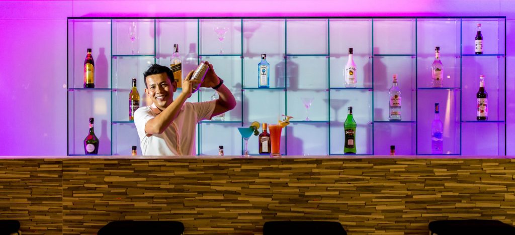 Villa Tievoli bar serving cocktails of your choice