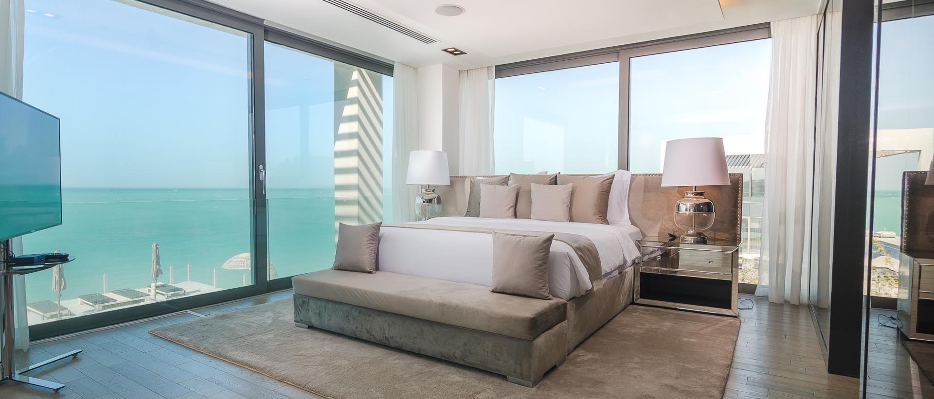 UPSTAIRS GUEST BEDROOM WITH KING BED AND UNRIVALED OCEAN VIEWS